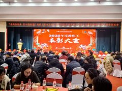 寄意着教育取学院事业的接续成长